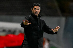 Key Insights, Team Updates, and Score Predictions for Premier League Showdown!