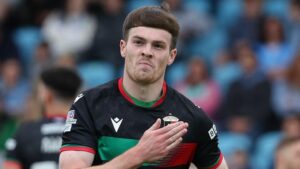 How Glentoran Dominated While Linfield Fought for Victory
