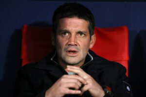 Coach Puts Trust in Revived Internationals Over Veterans for Napoli Showdown