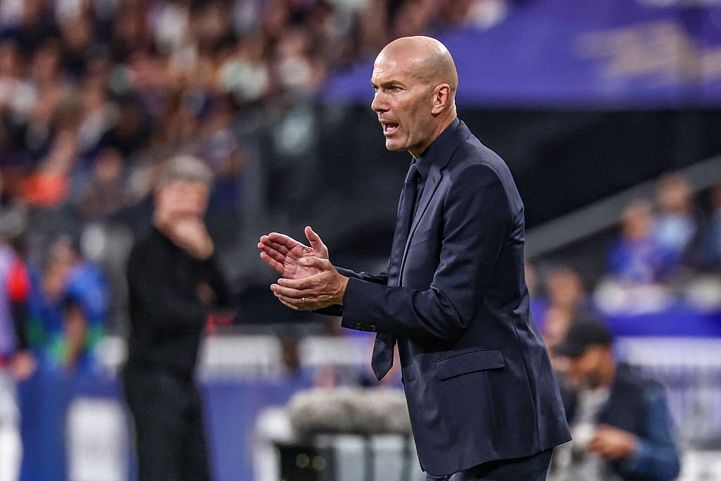 Zinedine Zidane, France match, football legends, player performance, skill and control