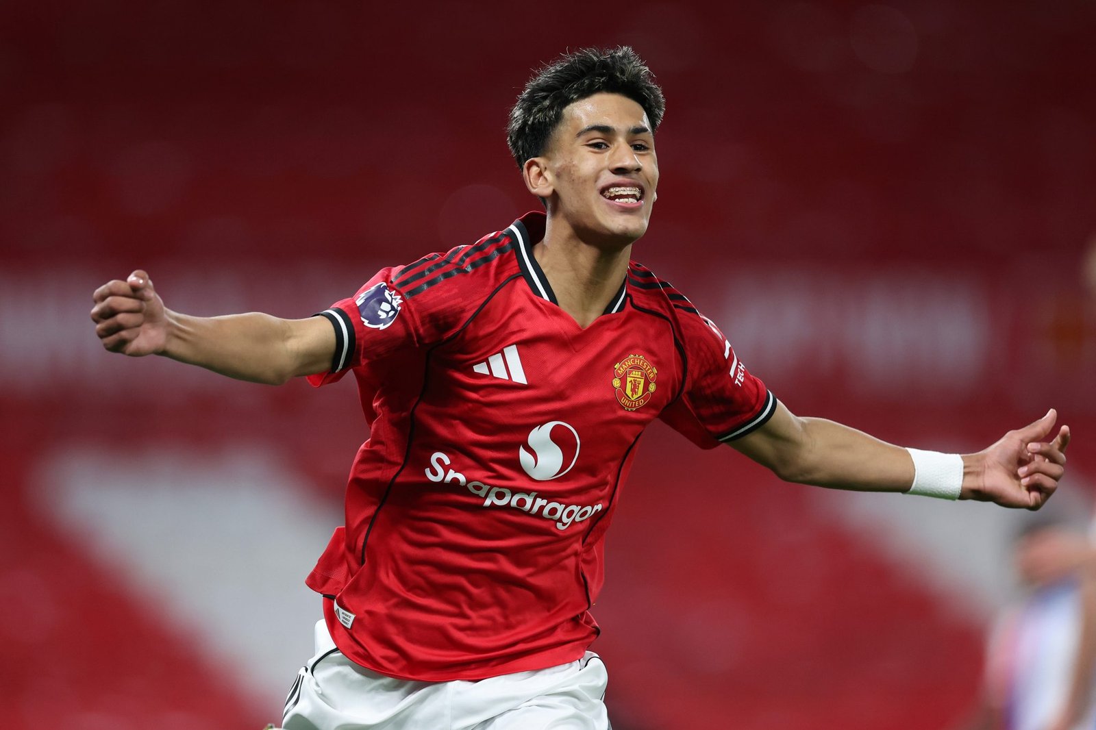 Barcelona face fresh PSG threat in race to sign wantaway Manchester United wonderkid – report