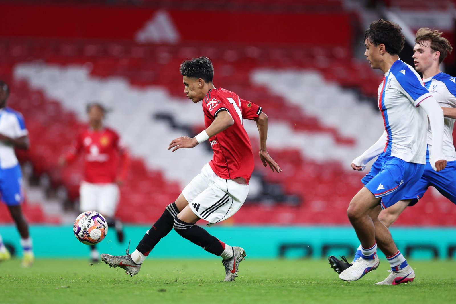 Barcelona face fresh PSG threat in race to sign wantaway Manchester United wonderkid – report