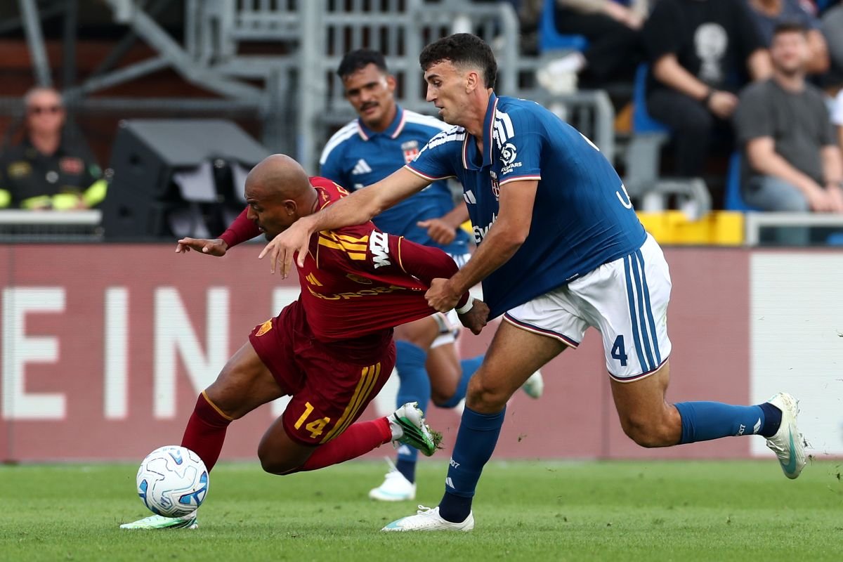 Malen on Bellingham reunion and Como red card: ‘One of the most stressful experiences’