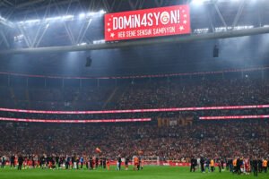 &#x00d83c&#x00dfa5 Scandal exposed live on TV? UCL club apparently fakes huge crowd