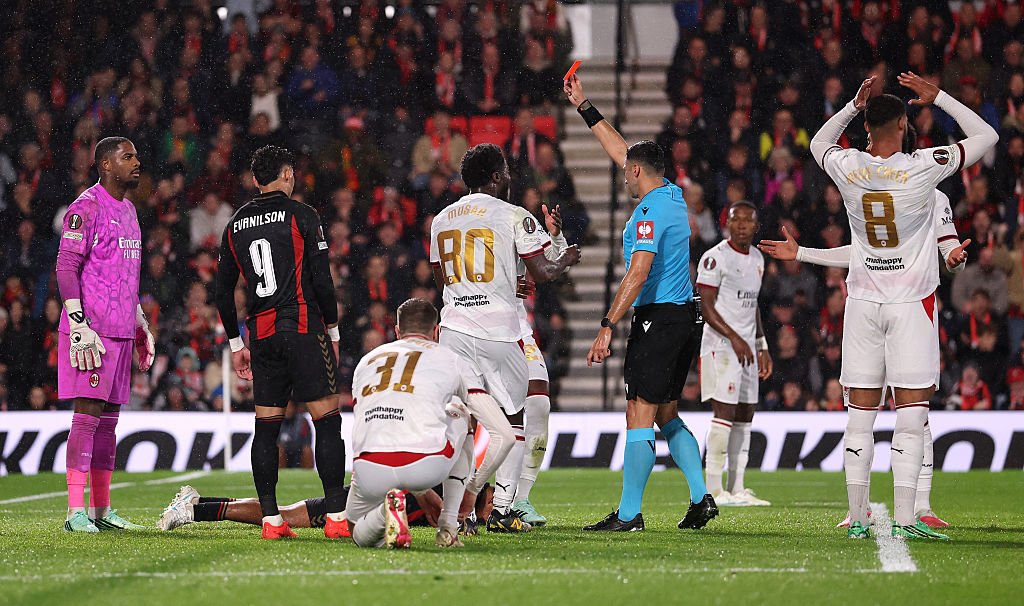 &#x00d83e&#x00dd2f Thursday's European football: bizarre red card and stunner; watch